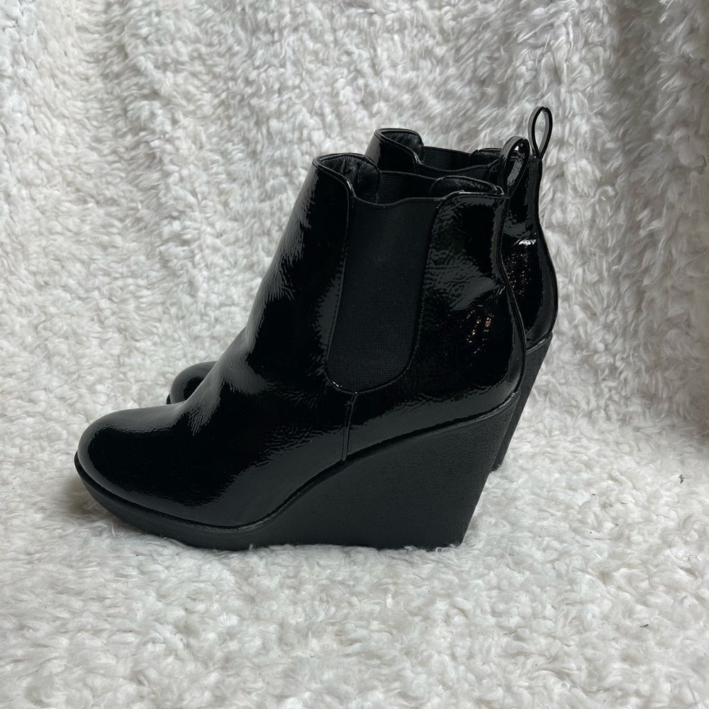 Mark Black patent faux leather slip on ankle wedge Boots doubleside elastic SZ10